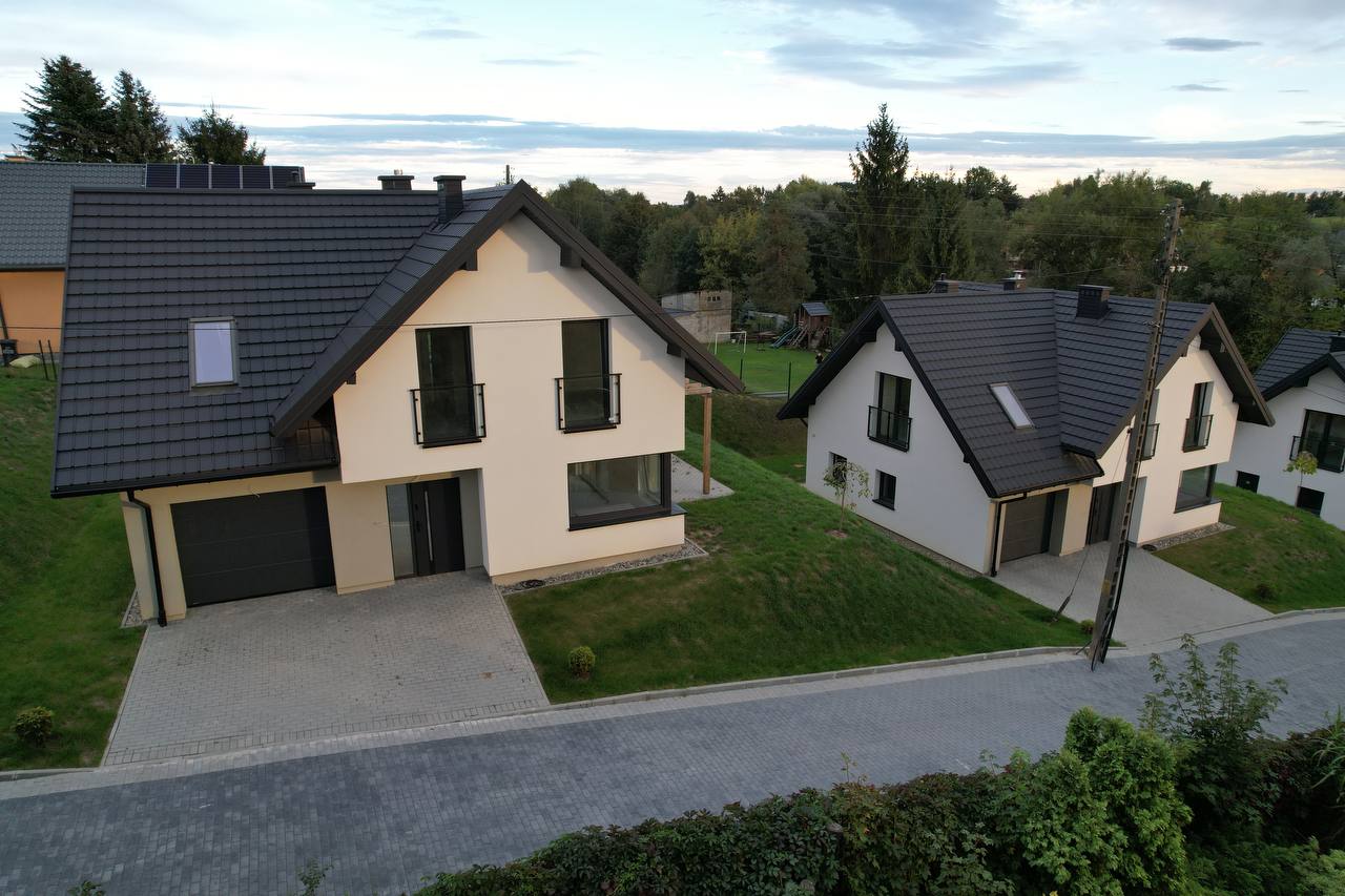 Jarowa House - Dom z garażem