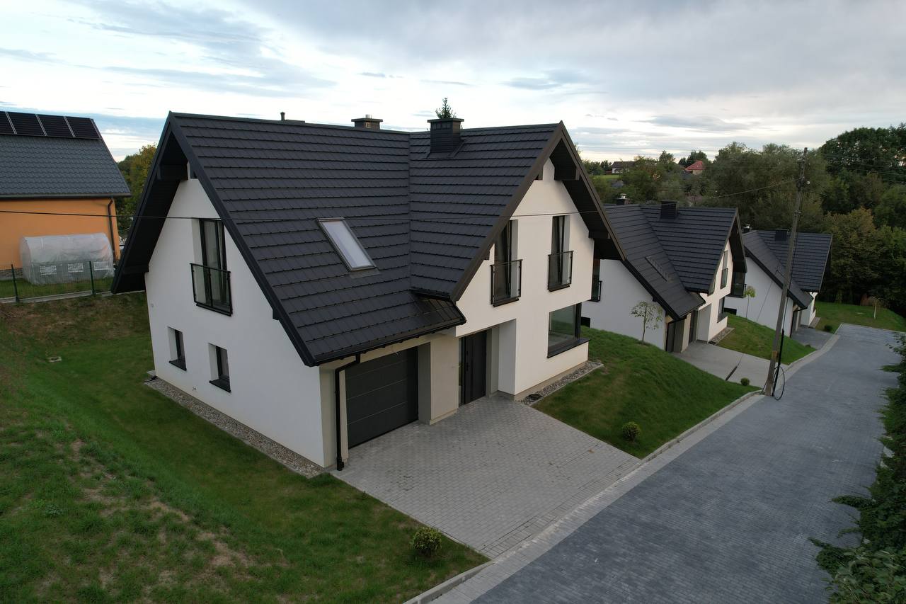 Jarowa House - Dom od frontu